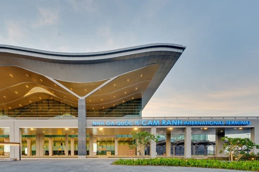 Exterior view of Cam Ranh International Airport’s terminal building